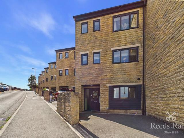 House for sale in Southowram, West Yorkshire
