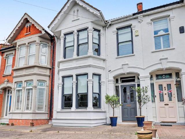 House for sale in Southend City Centre Neighbourhood, Alton Barnes