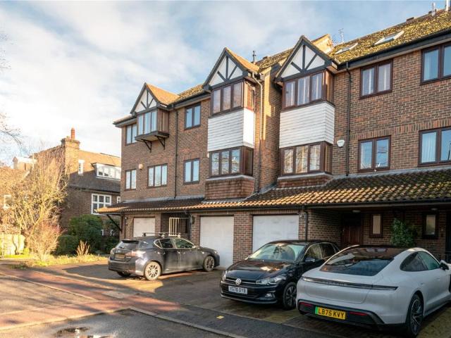 House for sale in Roehampton, Greater London