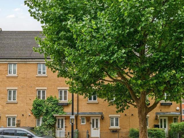 House for sale in Old Kent Road, Greater London