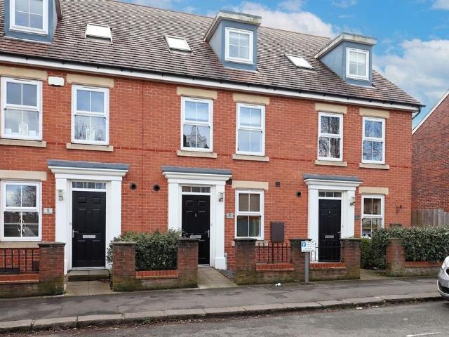 House for sale in Loundsley Green, East Midlands