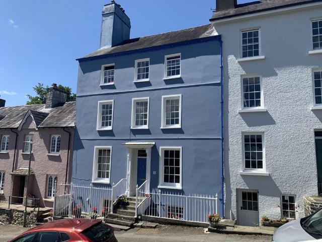 House for sale in Llandeilo, Wales