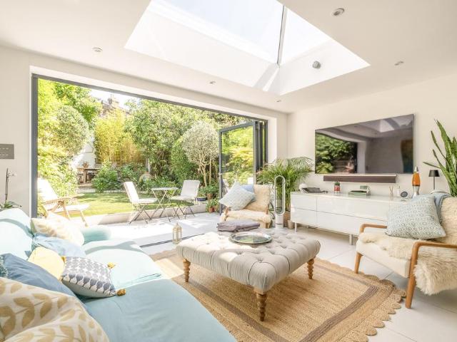 House for sale in Earlsfield, Greater London