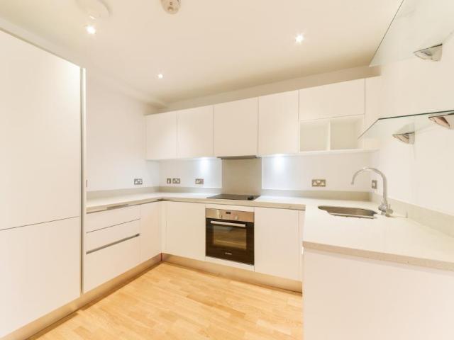 House for sale in West Kensington, Greater London