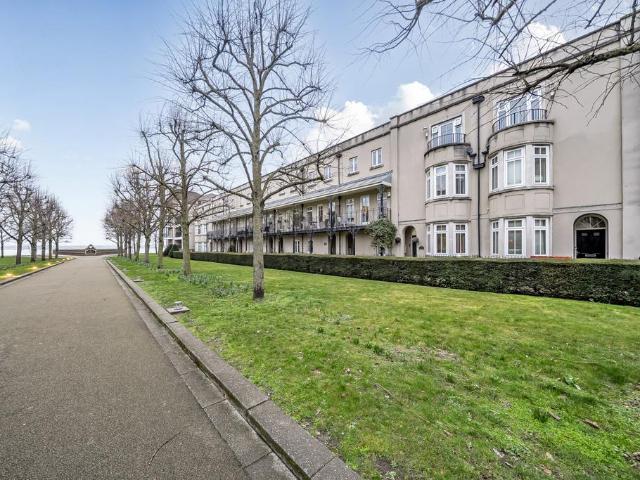 House for sale in Swanscombe and Greenhithe, Monks Orchard