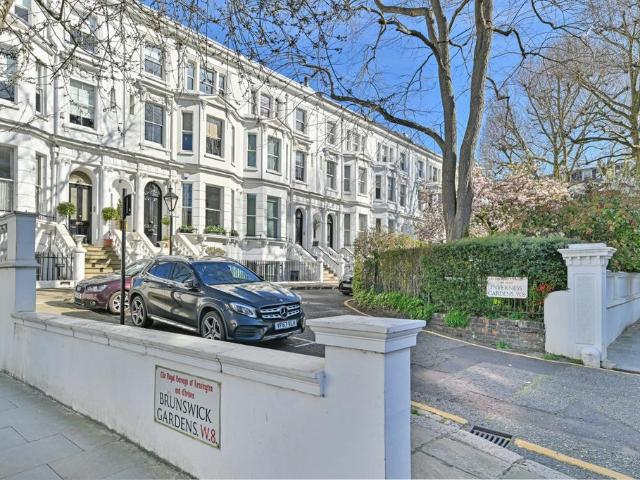 House for sale in Kensington, Greater London