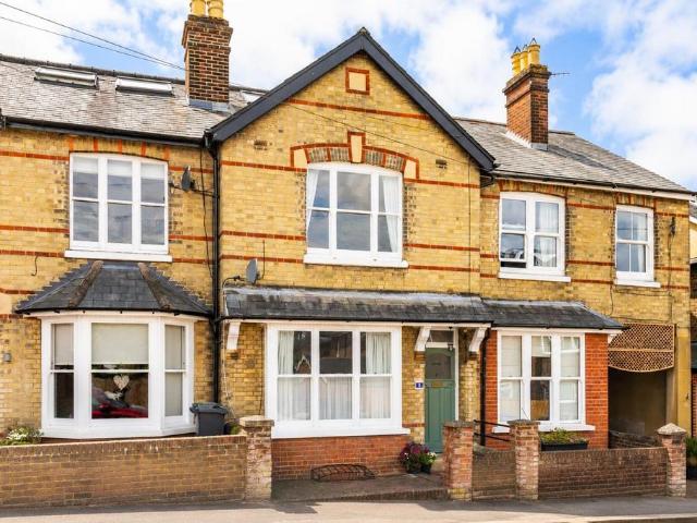 House for sale in Woodhatch, Red Hill
