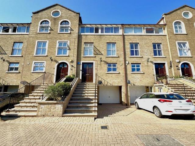 House for sale in Ocean Village, City Of Southampton