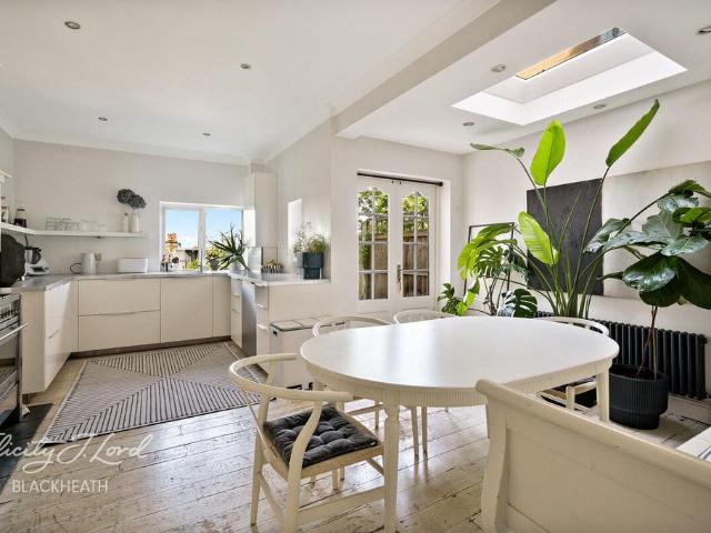House for sale in Shooters Hill, Greater London