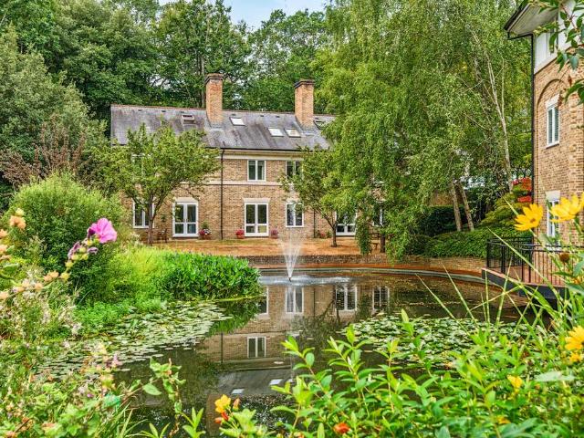 House for sale in Kingston Vale, Greater London