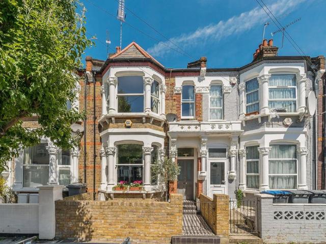 House for sale in Brondesbury, Greater London