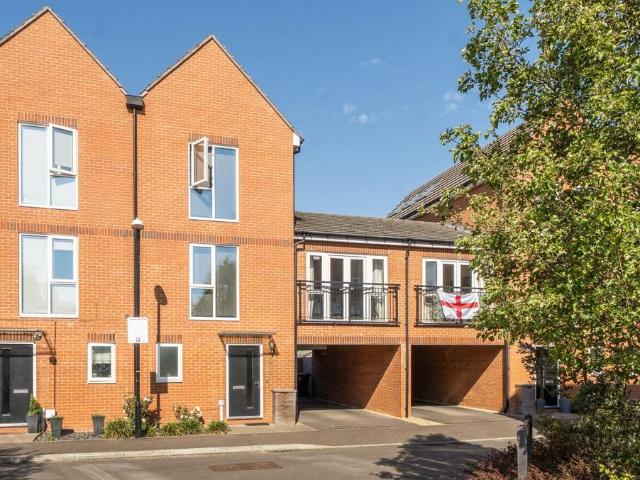 House for sale in Chichester, Littlecote