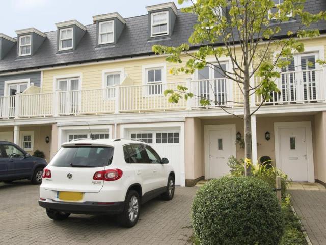 House for sale in Worcester Park, Greater London