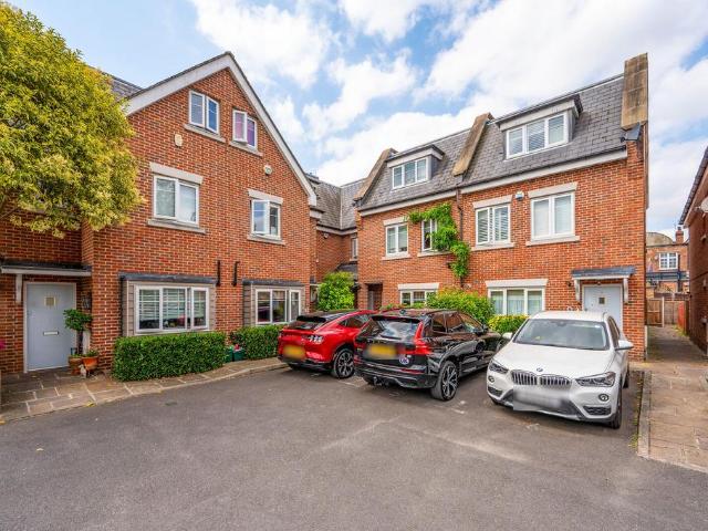 House for sale in New Malden, Greater London