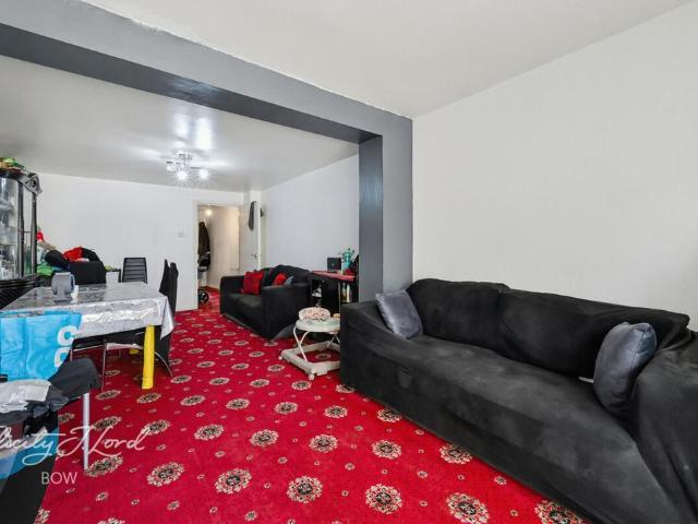 House for sale in Old Ford, Greater London