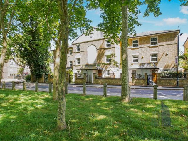 House for sale in Camberwell, Greater London