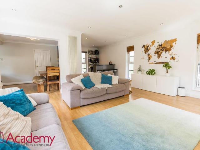 House for sale in Upton Rocks, Widnes