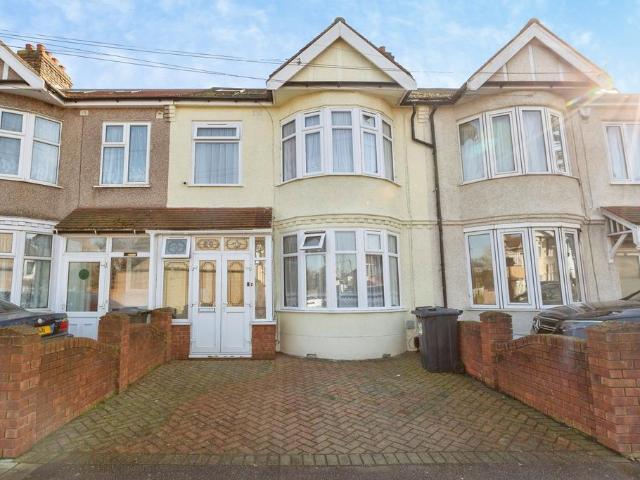 House for sale in Loxford, Greater London