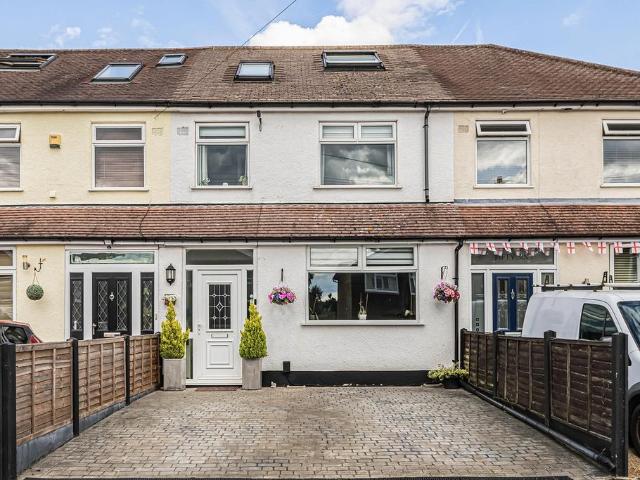House for sale in Caterham on the Hill, Hillview