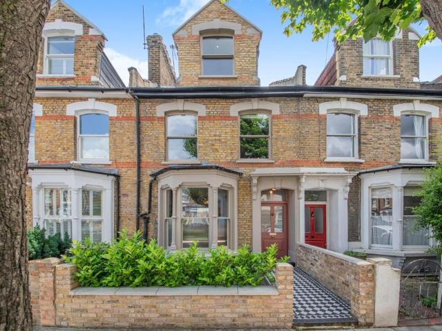 House for sale in Stoke Newington, Greater London