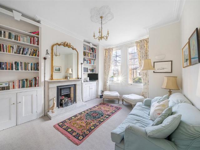 House for sale in West Kensington, Greater London