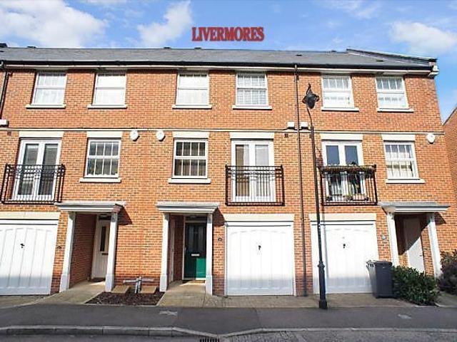 House for sale in Swanscombe and Greenhithe, Monks Orchard