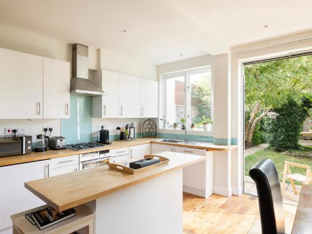 House for sale in Brondesbury, Greater London