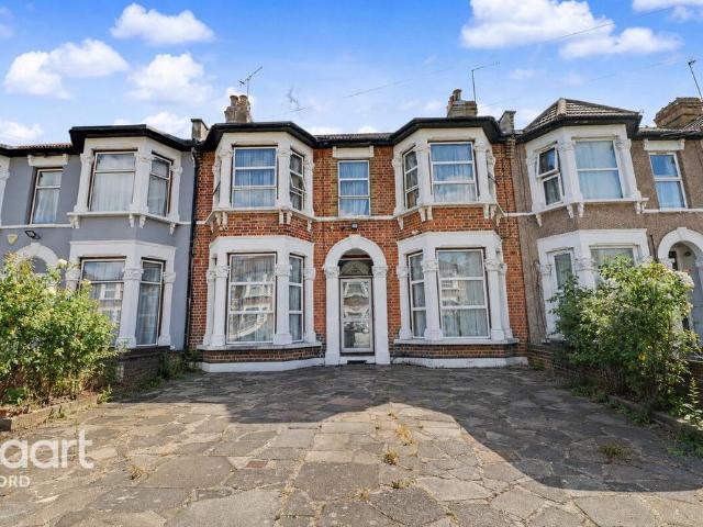 House for sale in London Borough of Redbridge, Greater London