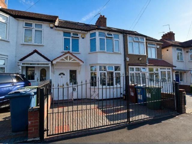 House for sale in Harrow Weald, Greater London