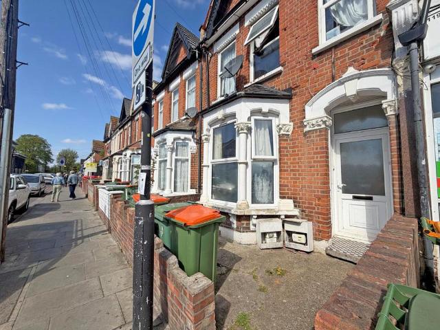 House for sale in Little Ilford, Greater London