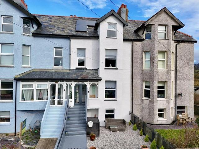 House for sale in Fairbourne, Wales