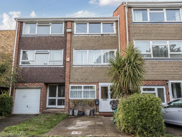 House for sale in Lower Halliford, Surrey