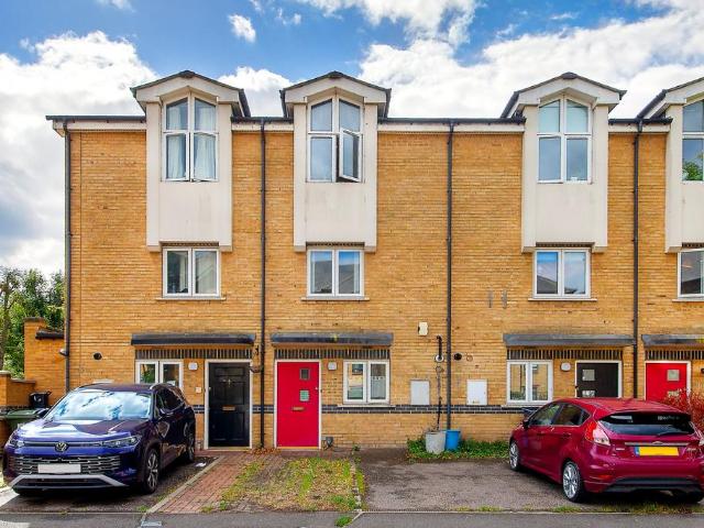 House for sale in Stockwell Park, Greater London