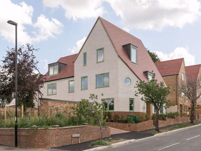 House for sale in London Borough of Croydon, Sanderstead
