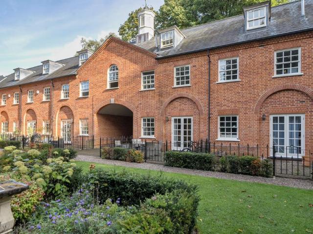 House for sale in Kingswood, Watford