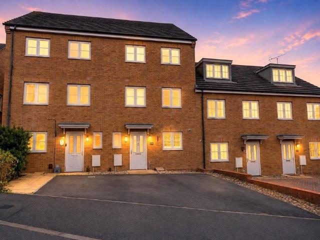 House for sale in Leighton-Linslade, Leighton Buzzard