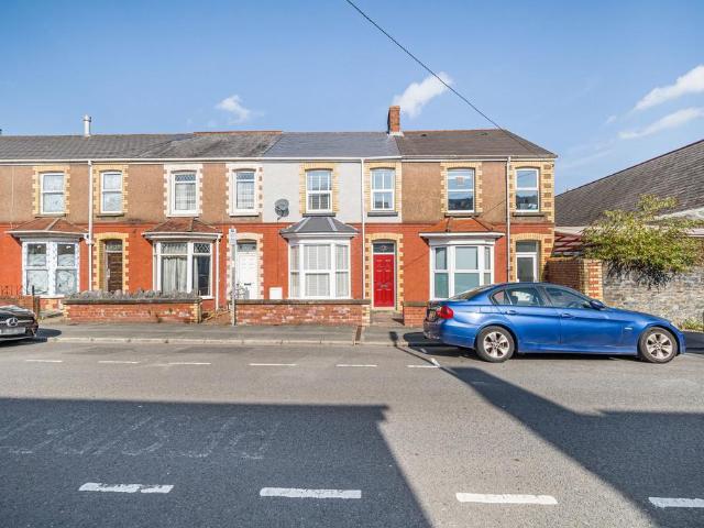 House for sale in Cimla, Neath