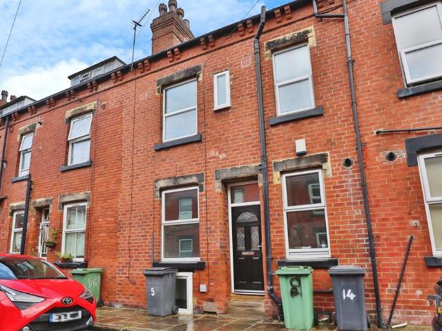 House for sale in Hyde Park, West Yorkshire