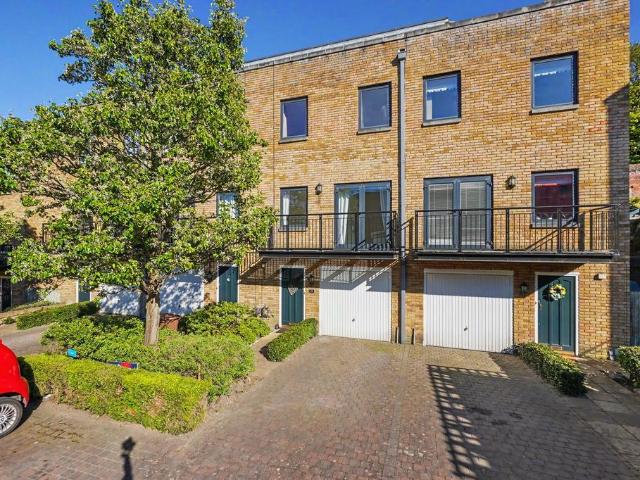 House for sale in Brompton, Gillingham