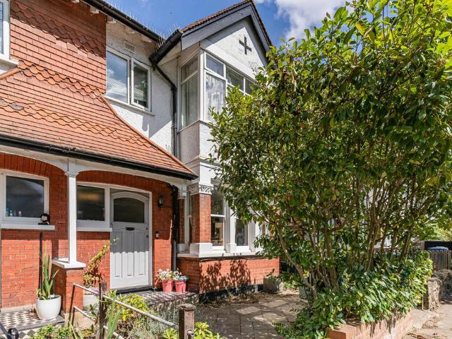 House for sale in London Borough of Ealing, Perivale