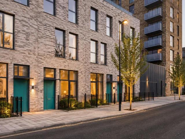 House for sale in London Borough of Lewisham, New Cross