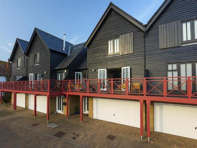 House for sale in Oad Street, Kent