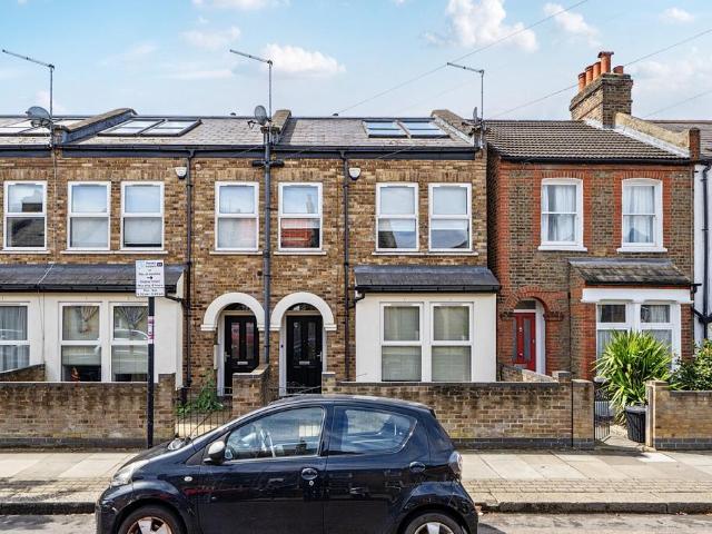 House for sale in Summerstown, Greater London