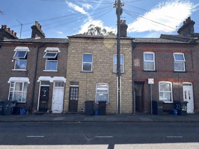 House for sale in Spring Park, Luton
