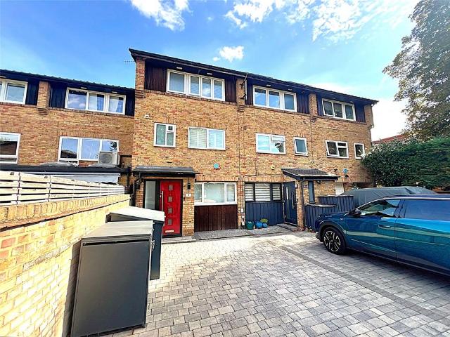 House for sale in St Margarets, Greater London
