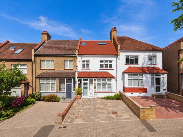 House for sale in Friern Barnet, Greater London