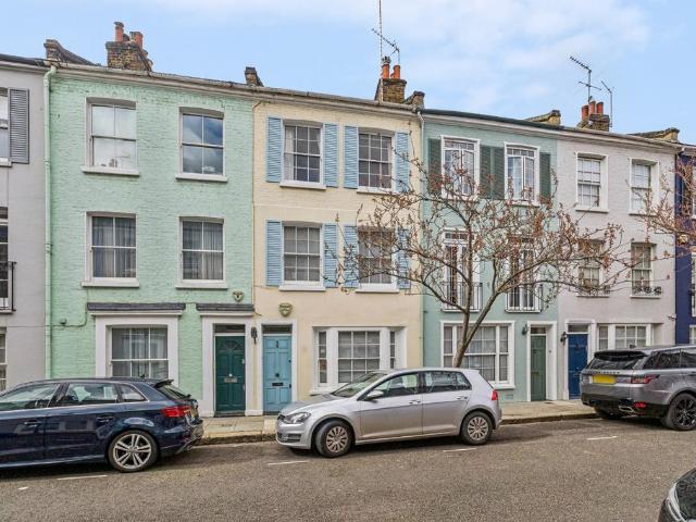 House for sale in Earl's Court, Greater London