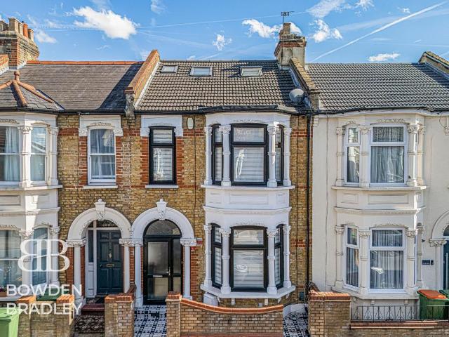 House for sale in Upton, Greater London