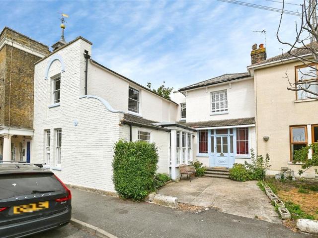 House for sale in Oad Street, Kent