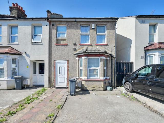 House for sale in London Borough of Hounslow, Greater London